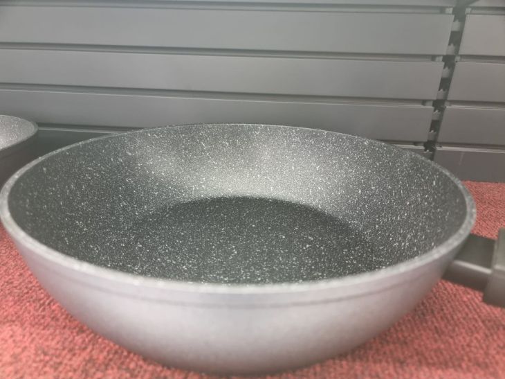 Как отмыть сковородку за секунду без химии: вы будете делать это каждый день