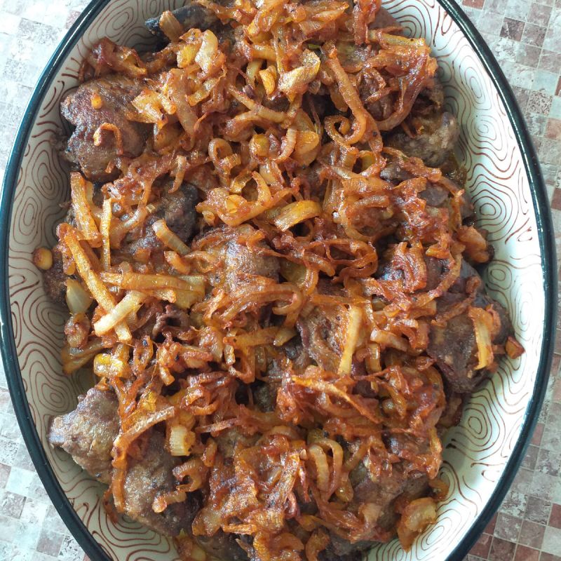 Нежная куриная печень с яркими яблоками: неожиданный кулинарный дуэт