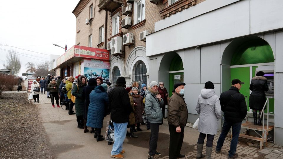 Вернемся к наличным: советы из Госдумы на фоне сбоя технологий