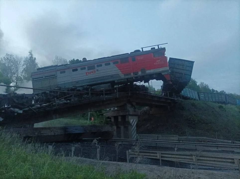       ,   48-   -    