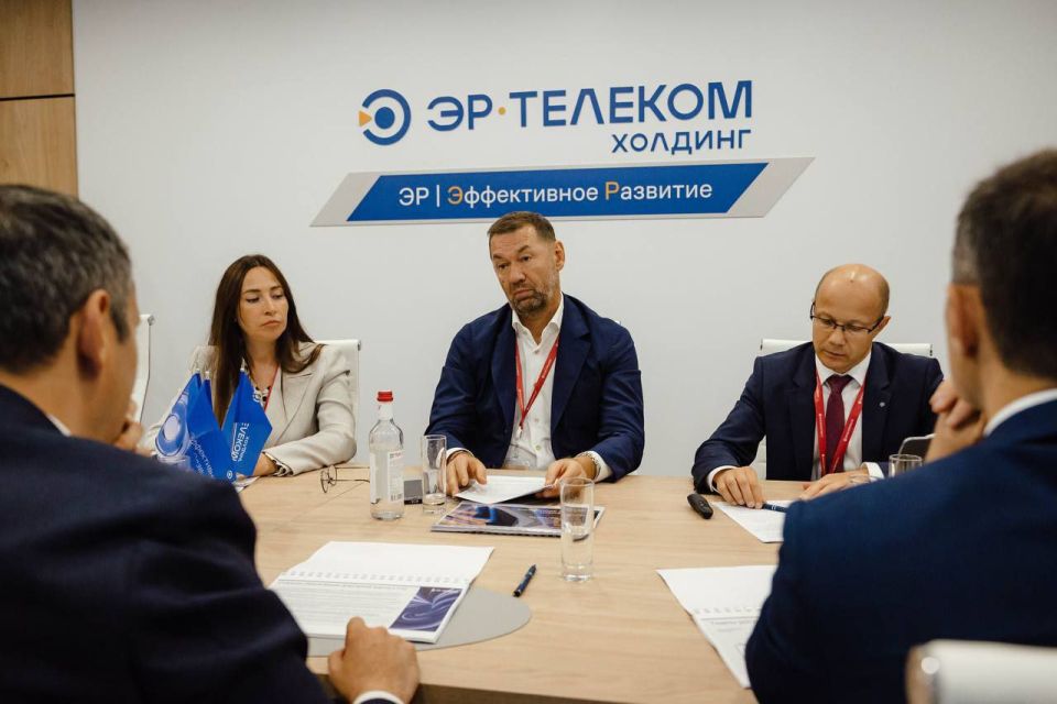Александр Хинштейн подписал три новых соглашения на ПМЭФ-2025