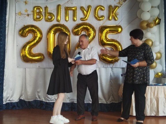 Сегодня в Дьяконовской школе прошел особенный день - день вручения аттестатов ученикам 11 класса