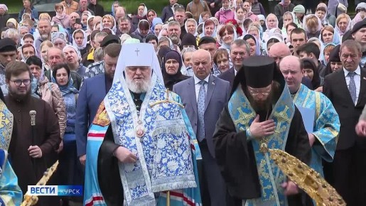 Православные куряне проводили в летнюю резиденцию главную святыню края — икону Божией Матери Знамение