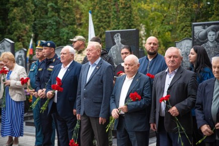  &quot;      1941-1945&quot;   ,     