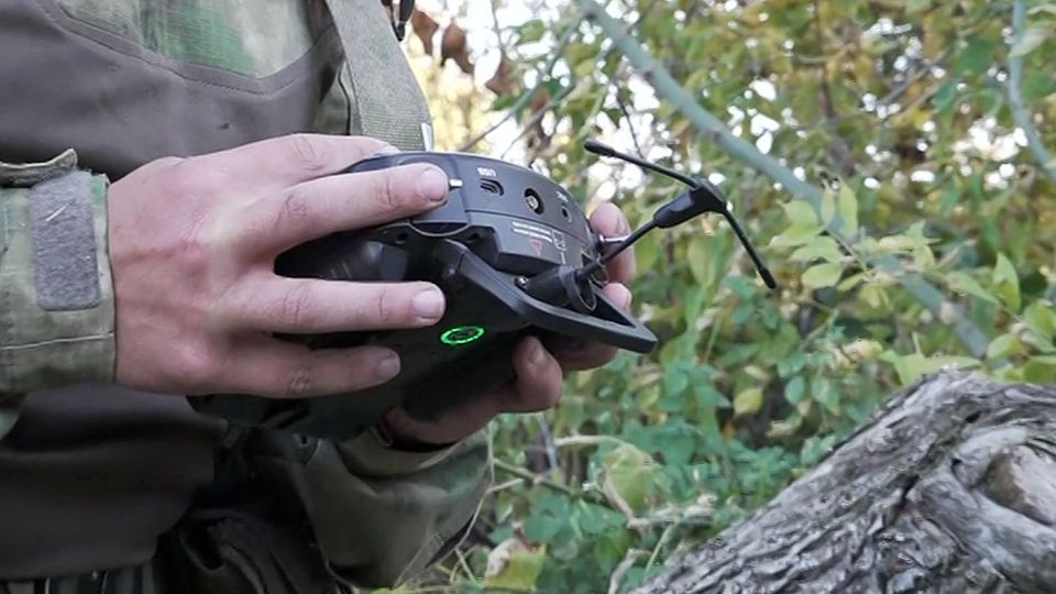 В Курской области сотрудники Росгвардии борются с беспилотниками, прочесывают леса в поисках диверсантов, разминируют местность