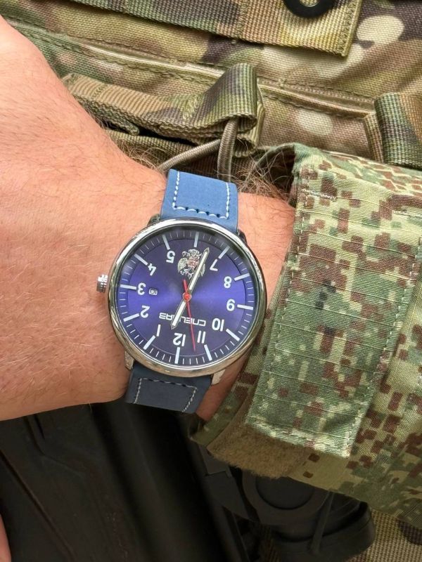 Не так давно мы участвовали в награждении отличившихся лётчиков часами Штурманские