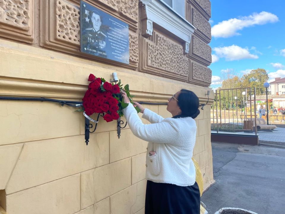 В Курске открыли сквер имени героя России Артура Лапшина