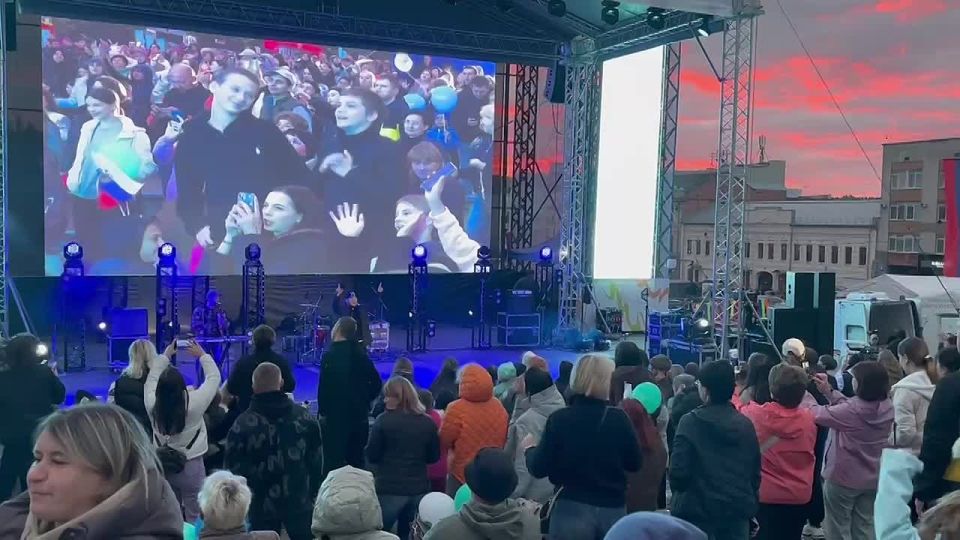 Куряне отмечают День города на праздничном концерте на Полугоре