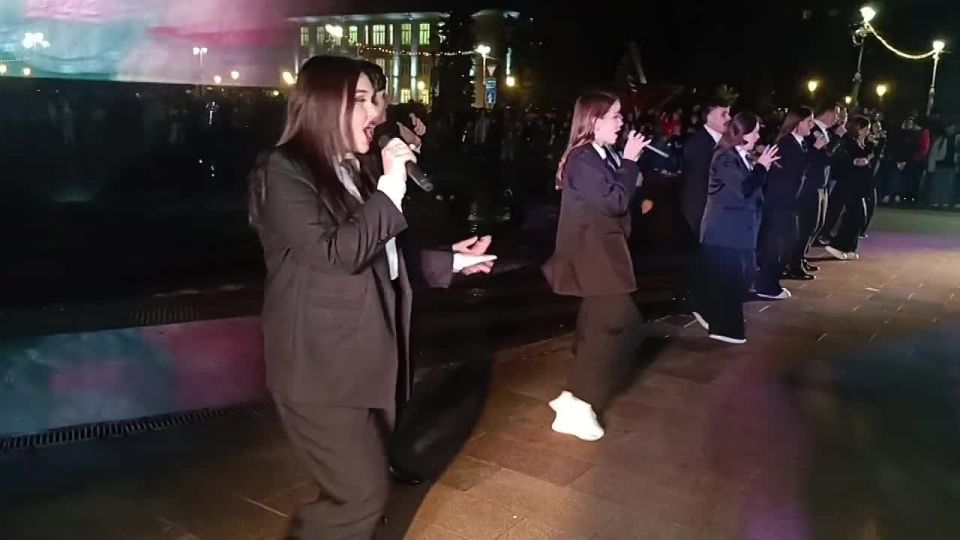 На Театральной площади в Курске состоялось световое шоу