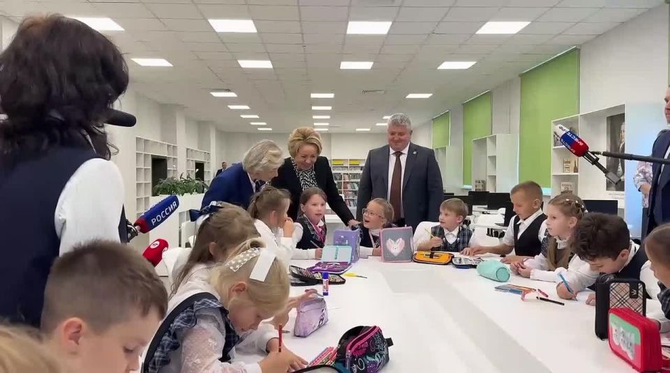 Валентина Матвиенко посетила среднюю школу № 36 имени Гавриила Романовича Державина