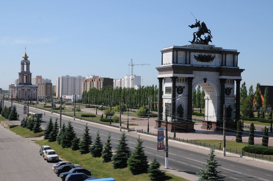 Губернатор Курской области Александр Хинштейн поздравил жителей и гостей с Днем города