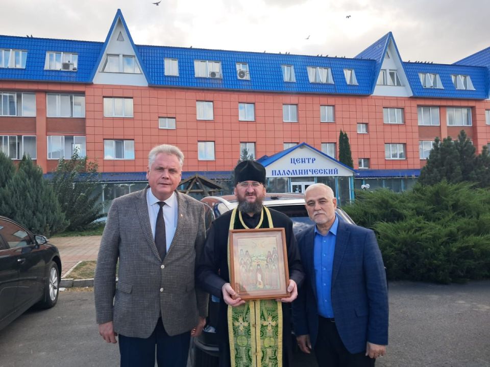 Виктор Кожухов: С благословения наместника монастыря «Коренная Пустынь» игумена Серафима, по просьбе епископа Щигровского и Мантуровского Феогноста и прихожан Свято-Троицкого кафедрального собора г.Щигры, совместно с...