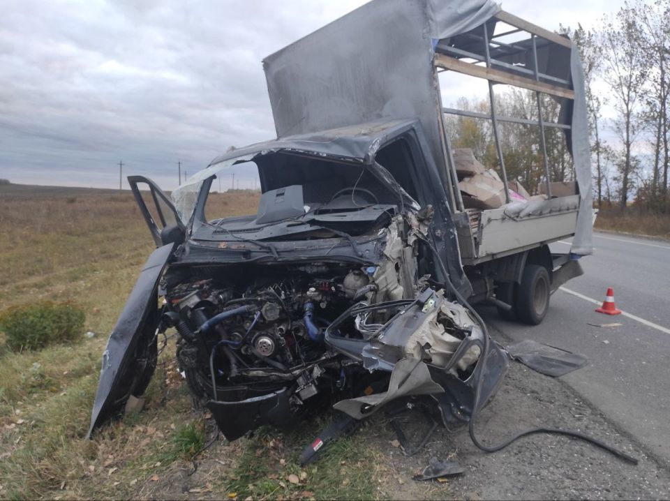 В Курской области в тройной аварии погиб водитель, трое раненых