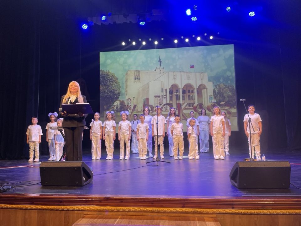 Ретро хиты для СВОих. В зале филармонии состоялся благотворительный концерт для ветеранов спецоперации и семей героев СВО