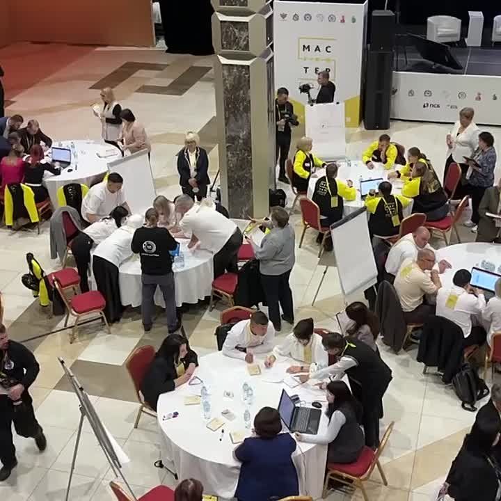 #прямосейчас проходит первое испытание финала «Мастера года» - конкурс образовательных кейсов