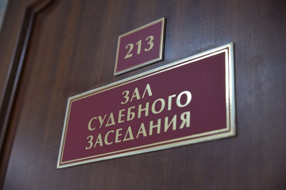 «Замолчи, прост…..ка». В Курске 76-летняя пенсионерка получила штраф за оскорбление с балкона