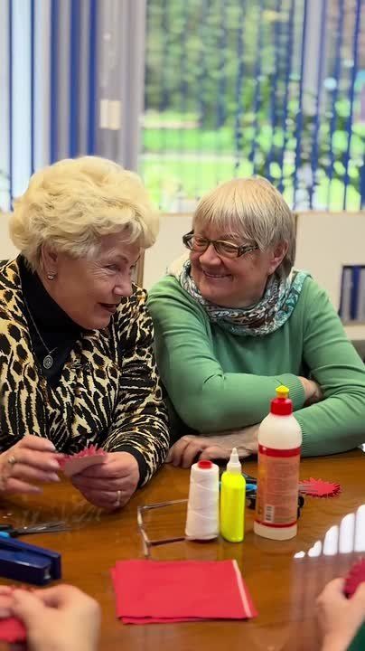 В Центре молодежи города Железногорска для членов городского Совета ветеранов провели мастер-класс, посвящённый Дню пожилого человека