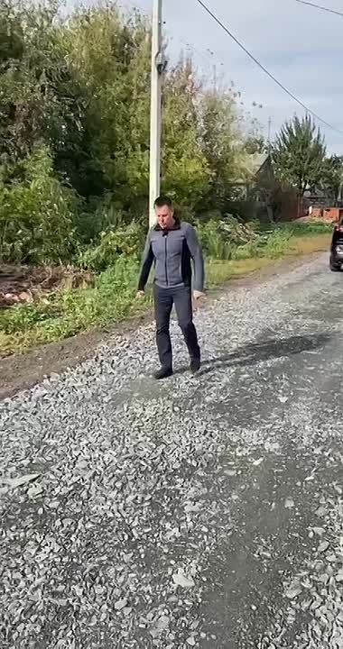 Виктор Петров: Завершились работы по отсыпке щебнем улицы Политотдельской и Новикова в поселке Кировский