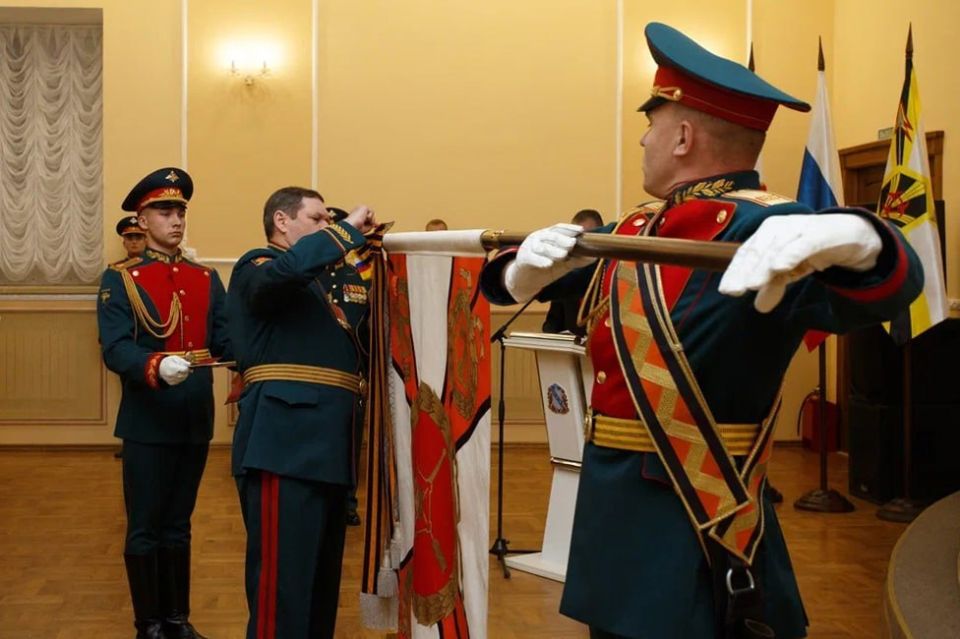 27-й отдельной гвардейской бригаде радиационной, химической и биологической защиты вручили орден Жукова за массовый героизм и отвагу в боевых действиях по защите Отечества