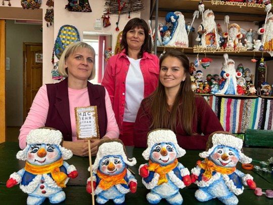 Делимся результатом трёхдневного мастер-класса по игрушке из ваты "Снеговик"