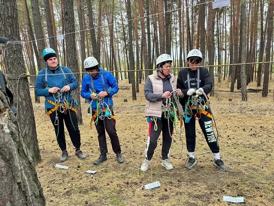 Педагоги Суджанского района под руководством Сергея Воскобойникова стали участниками Областного туристического слета педагогов Курской области, приуроченного к 80-летию Победы в Великой Отечественной войне