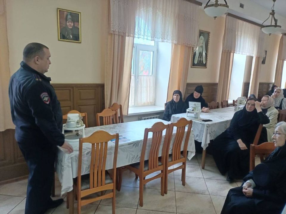 Взаимодействие религиозных организаций и правоохранительных органов в духовно-нравственном становлении молодёжи обсудили полицейские на встрече в Женском монастыре Золотухинского района