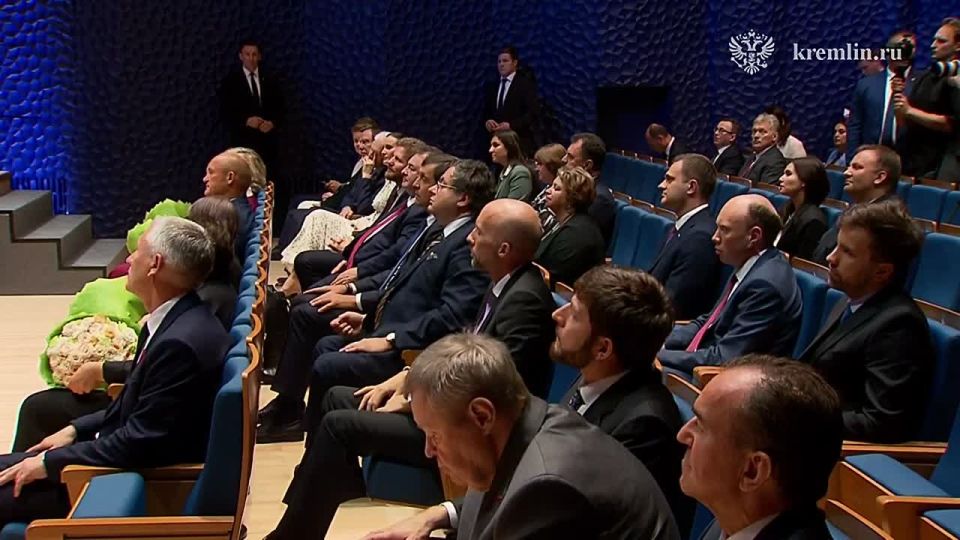 Президент поздравил всех педагогов России с приближающимся праздником – Днём учителя