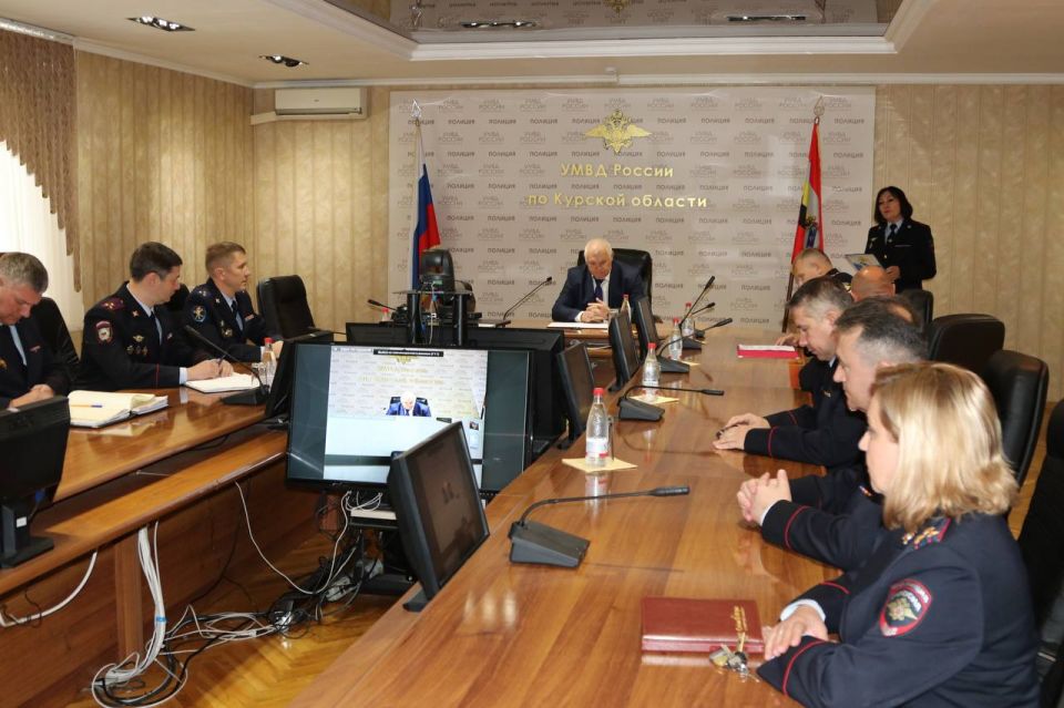 Начальник УМВД России по Курской области генерал-майор полиции Виктор Косарев поздравил сотрудников уголовного розыска с Днем образования службы