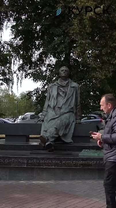 В преддверии Дня учителя мы спросили курян: «Был ли у вас любимый педагог?»