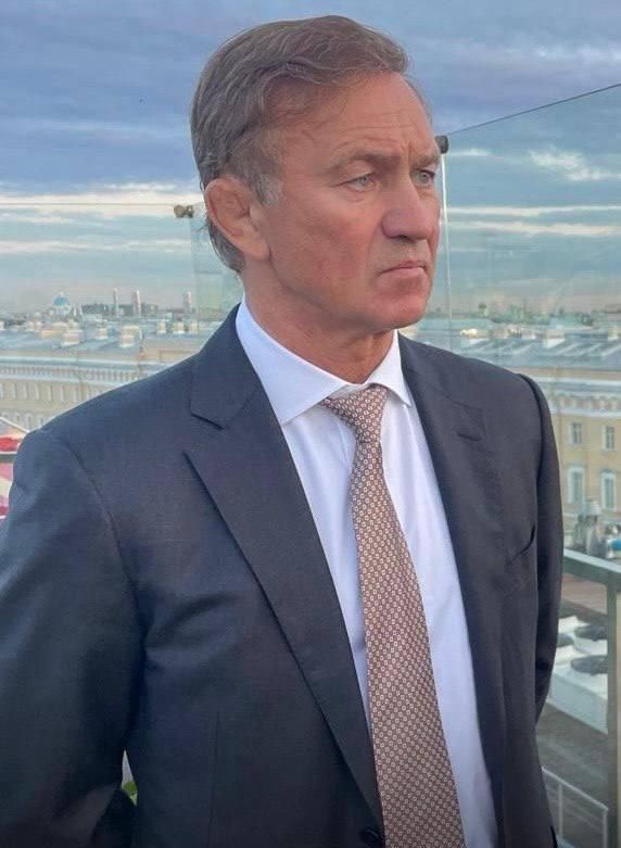 Уважаемые работники системы просвещения! От всего сердца поздравляю вас с замечательным праздником — Днем учителя!