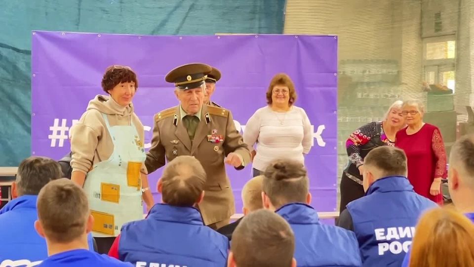 Игорь Кастюкевич: Сегодня волонтерский лагерь Единой России «Курский рубеж» посетил хор районного Совета ветеранов, который создал настоящую праздничную атмосферу