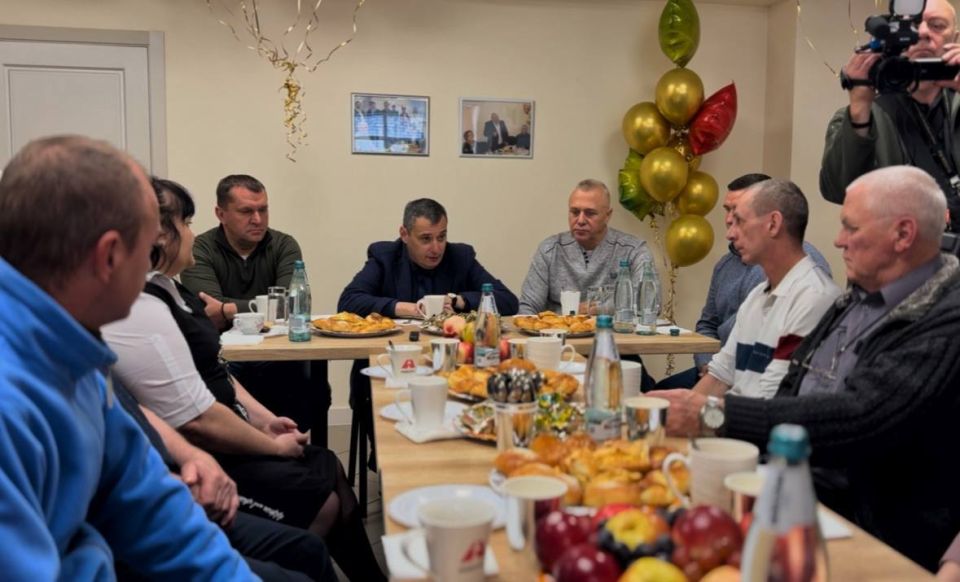 Губернатор Курской области Александр Хинштейн навестил суджан, вернувшихся с территории Украины