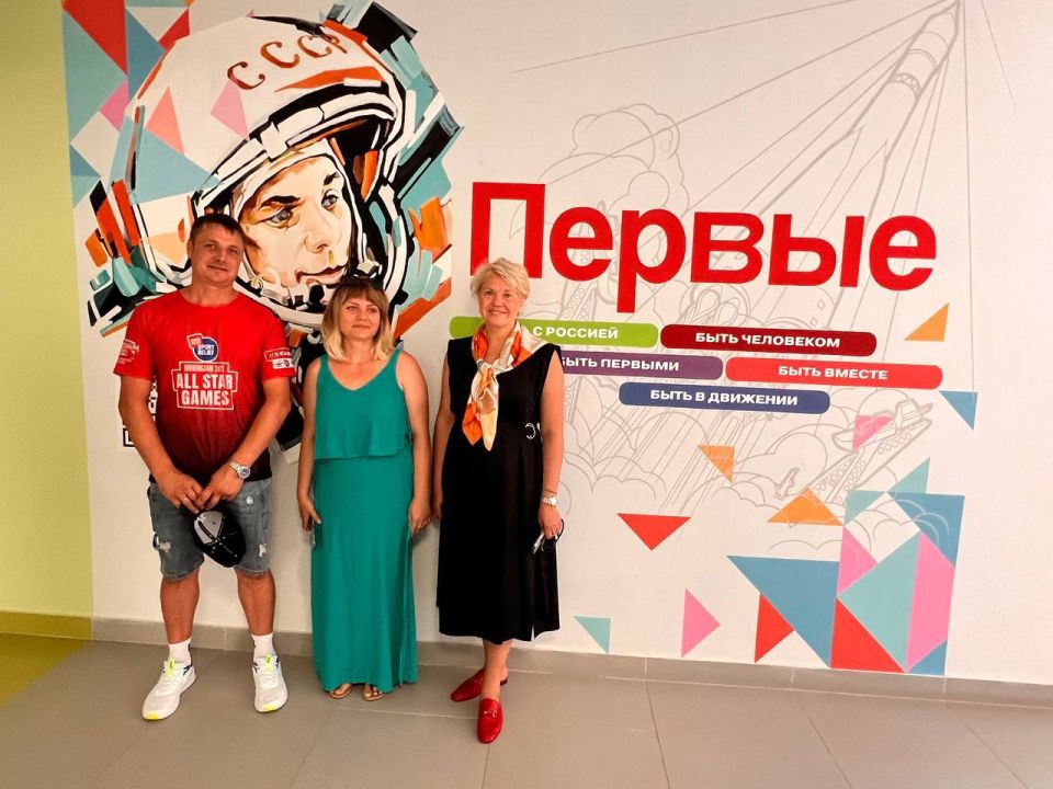 Екатерина Харченко: Уважаемые учителя, наставники, педагоги, руководители системы образования, от всей души поздравляю все наше сообщество с профессиональным праздником!
