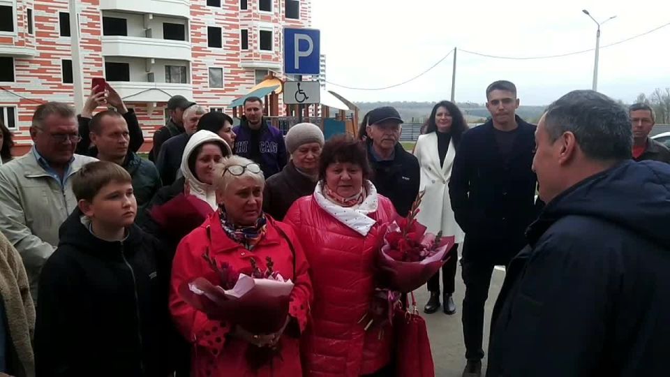Обманутые дольщики получили новое жильё в Курске