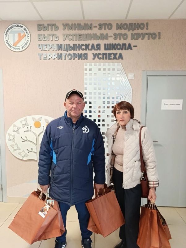 Традиционно в прекрасный осенний денёк коллектив Черницынской школы, в канун праздника дня "Учителя", отправились поздравить педагогических работников, находящихся на заслуженном отдыхе