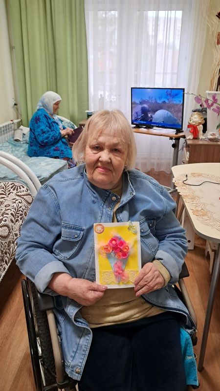 В рамках декады пожилого человека, получателей социальных услуг Курского дома социального обслуживания пришли воздравить обучающиеся школы № 60 им. героев Курской битвы