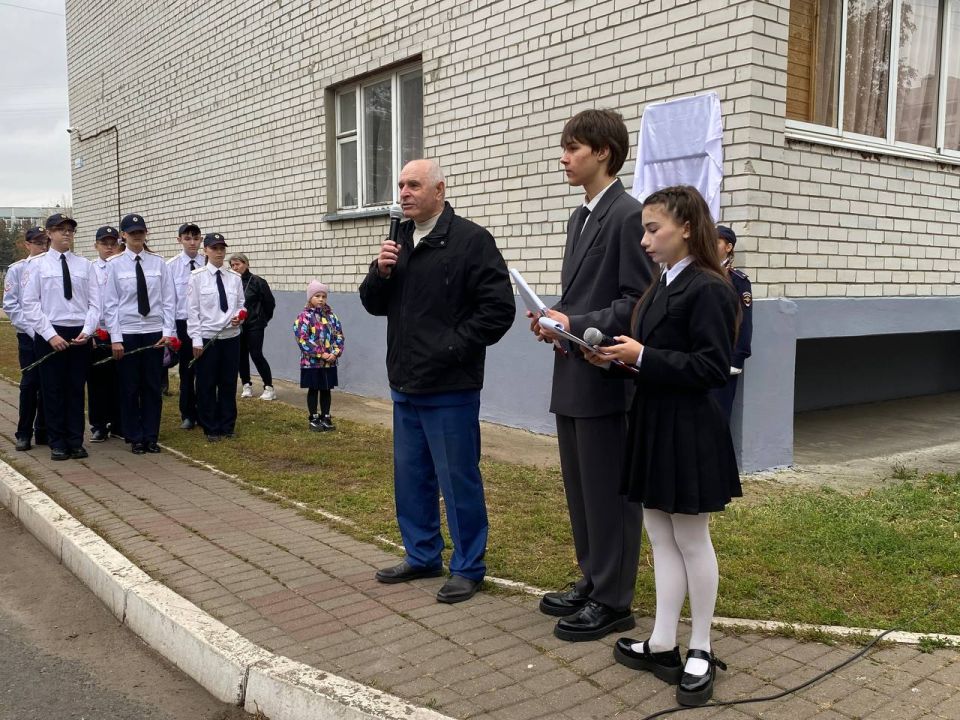 В Курске увековечили память партизанок Кулабуховых