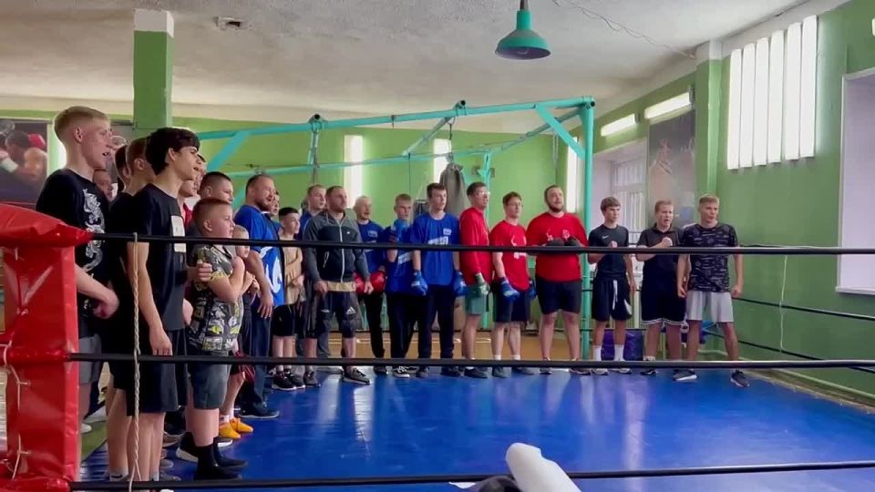 Ко дню рождения Президента России в школе № 49 прошло открытое занятие по боксу