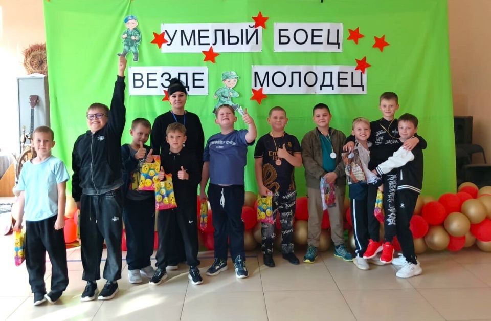 Специалисты Черемисиновского центра соцпомощи «Содействие» совместно с работниками Дома культуры «Касторенский» провели конкурсно - игровую программу "Умелый боец везде молодец", участниками которой стали обучающиеся...