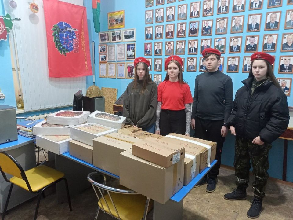 Жители Курской области и местное отделение ЮНАРМИИ организовали сбор помощи для бойцов Московского военного округа
