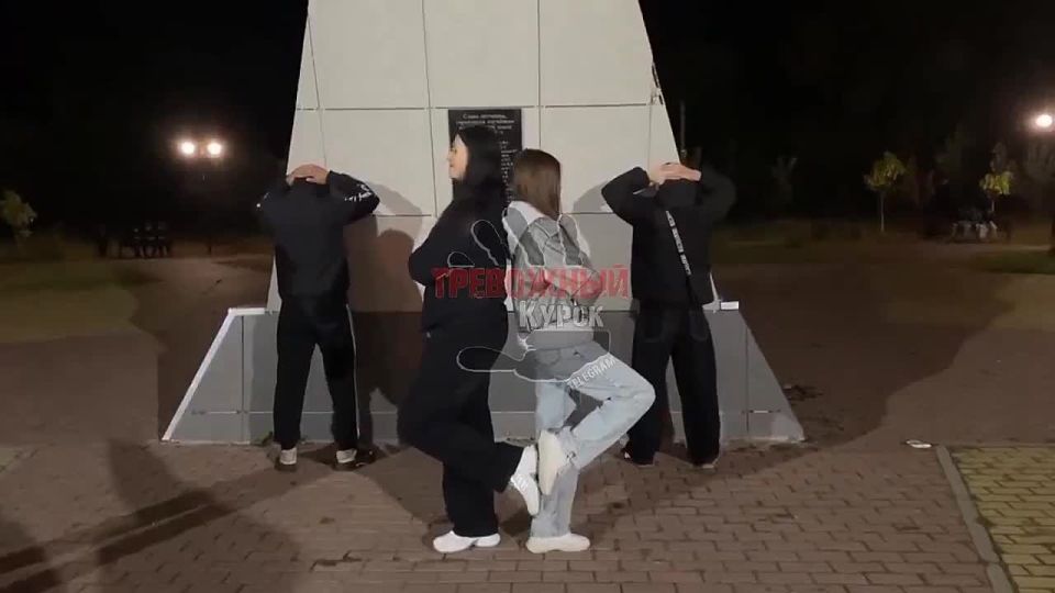 В Обояни полиция проверяет инцидент с танцами подростков на мемориале