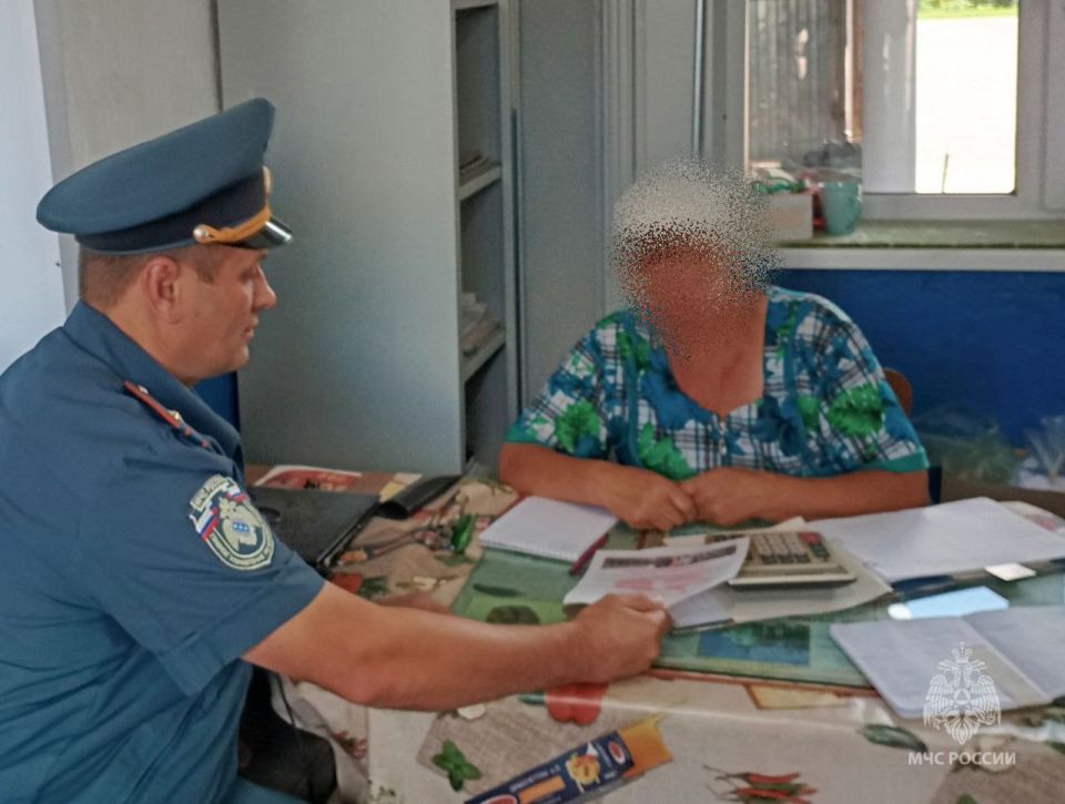 За нарушение - штраф. Сотрудниками государственного пожарного надзора составлено 2 административных материала за нарушение требований пожарной безопасности в условиях особого противопожарного режима