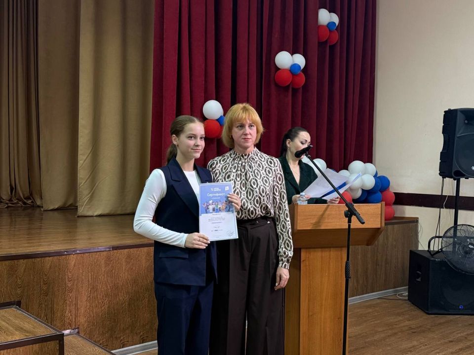 Сегодня в школе № 55 города Курска прошел урок на тему на тему «ИИ-агенты» от Благотворительного фонда Сбербанка «Вклад в будущее» при экспертной поддержке Сбера и команды GigaChat