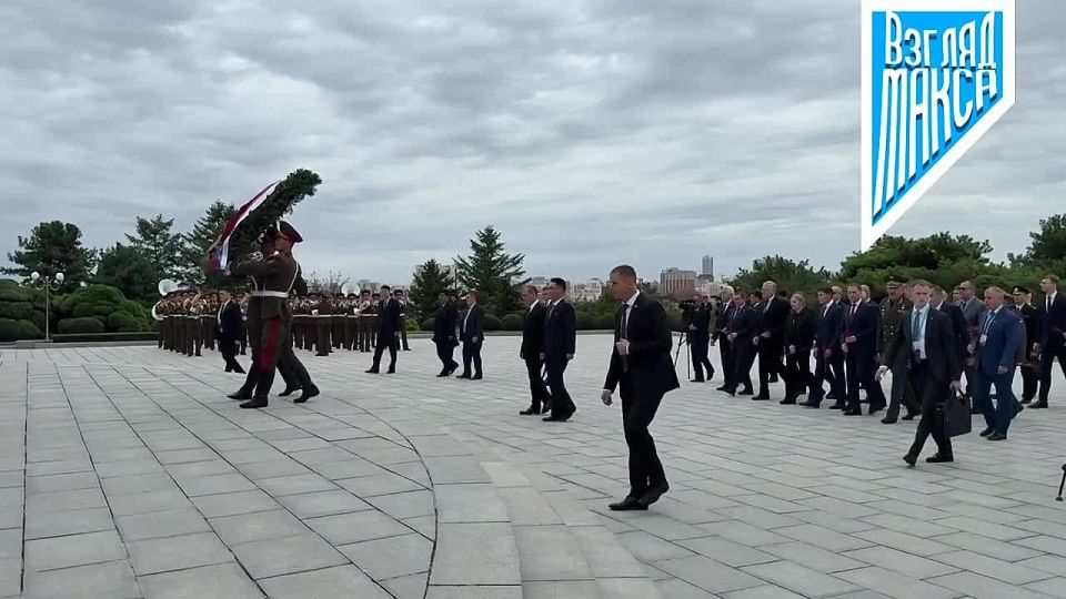 Заместитель председателя Совета безопасности России, председатель партии «Единая Россия» Дмитрий Медведев прибыл с официальным визитом в Пхеньян для участия в торжественных мероприятиях, посвящённых 80-летию Трудовой партии...