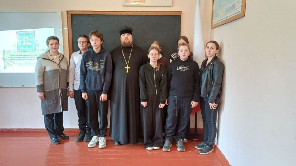В первичном отделении Миролюбовской школы состоялась встреча с иеромонахом Дамианом