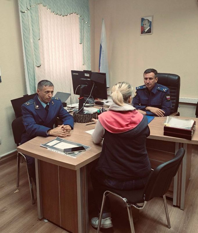 Заместитель прокурора Курской области Олег Мануковский провёл личный приём граждан в прокуратуре Мантуровского района, а также на предприятии КФХ «Бочарова»