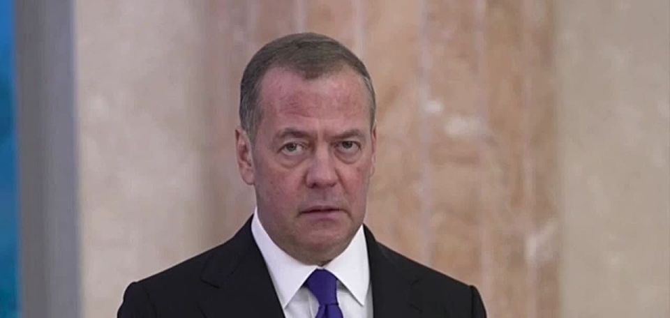 Медведев поблагодарил КНДР за подвиг корейских военных, помогавших России громить врага в Курской области