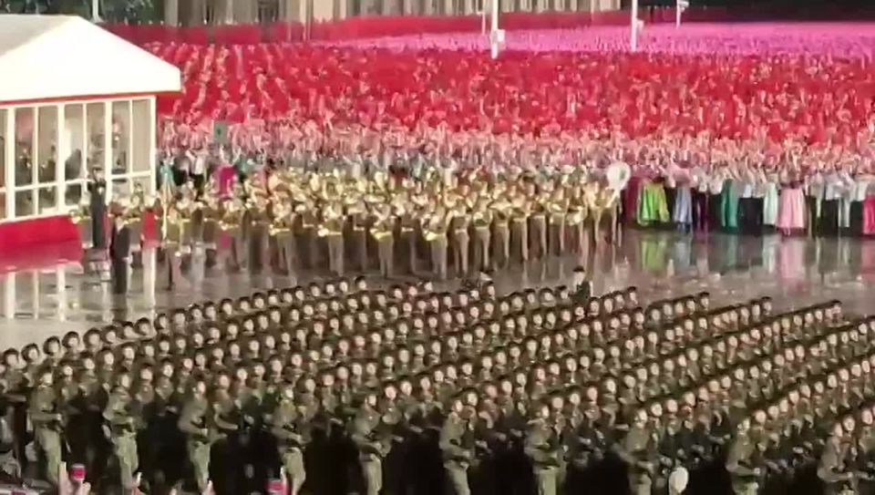 Северокорейские защитники курской земли прошли в военном параде в Пхеньяне