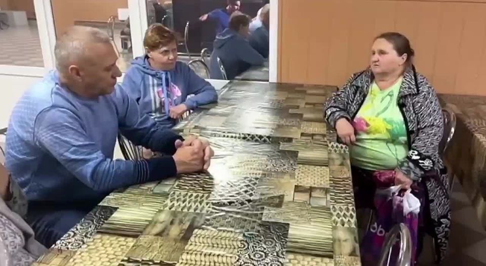 Павел Золотарев: Во время одного из моих визитов в пункты временного размещения земляки просили организовать для них концерт с нашими глушковскими артистами.