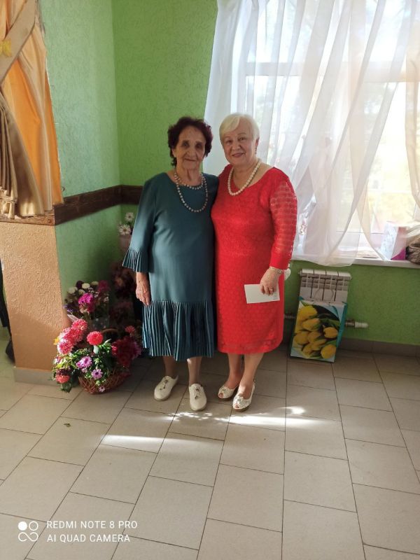 Александр Фролков:   Вчера, 12 октября, поздравил с 95-летним юбилеем очаровательную, мудрую, уважаемую жительницу Железногорского района Тамару Ивановну Фиклистову